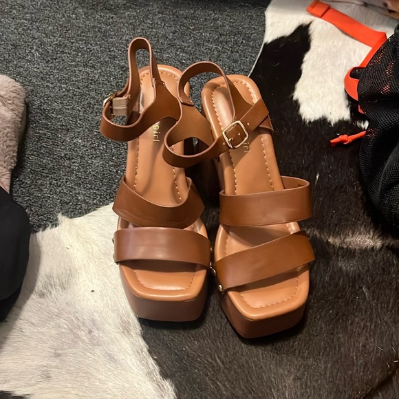 High heels - Picture 1 of 3